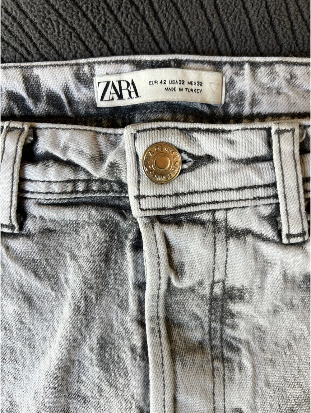 Zara Women’s Jeans Distressed acid Wash  - 1155-2B